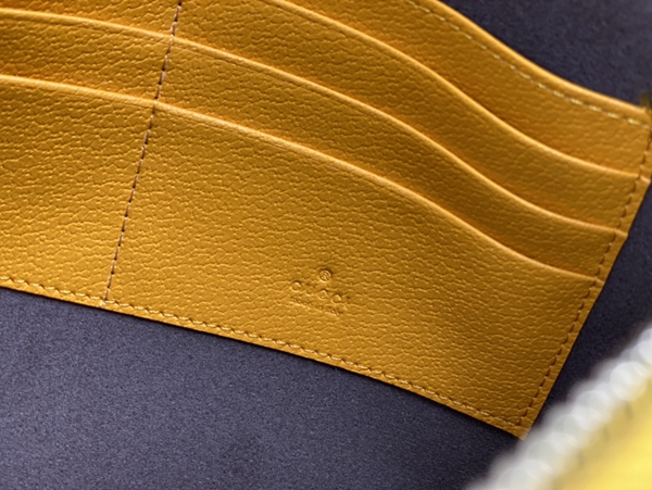 グッチ財布コピー着用イメージ